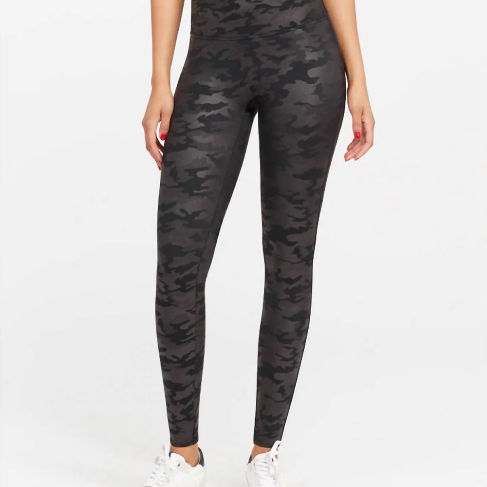 High-Waist XS Black Camo Spanx Leggings
